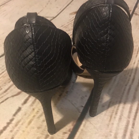 Heels - Picture 4 of 6